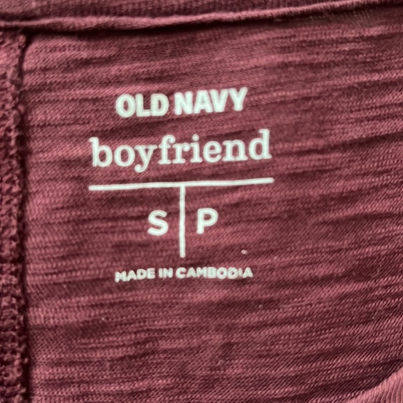 Old Navy Boyfriend Marroon Short Sleeve SP - Picture 3 of 4